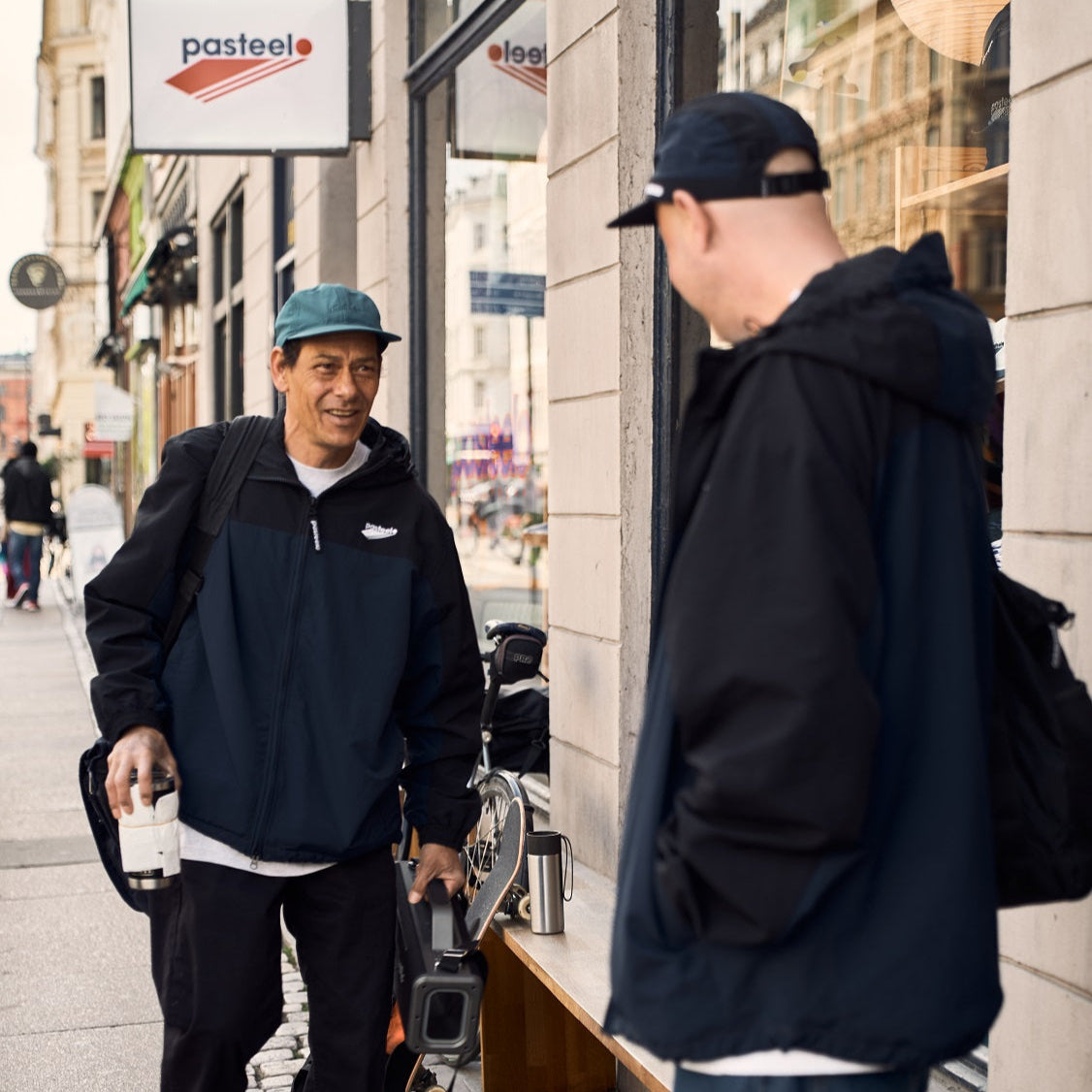 HOODED WINDBREAKER - BLACK/NAVY – Pasteelo