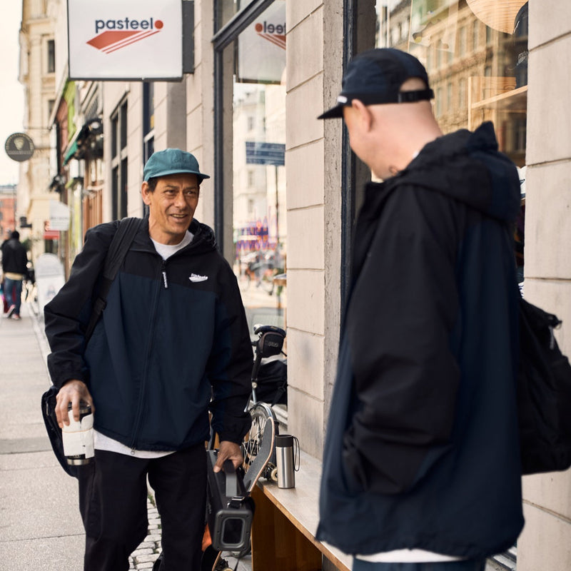 HOODED WINDBREAKER - BLACK/NAVY