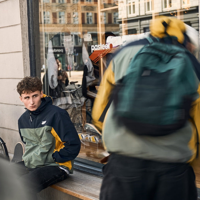 HOODED WINDBREAKER - NAVY/OLIVE/GOLD